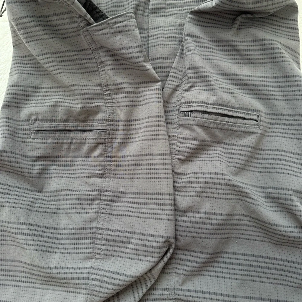 Kuhl Upriser Grizzly Stripe Shorts Men's 40 Gray Quick Dry‎ Performance Outdoor